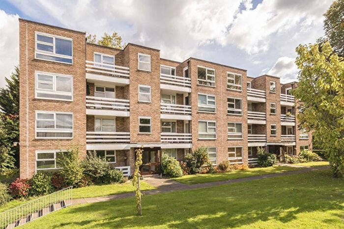 2 Bedroom Flat For Sale In Hardwick Green, Ealing, W13