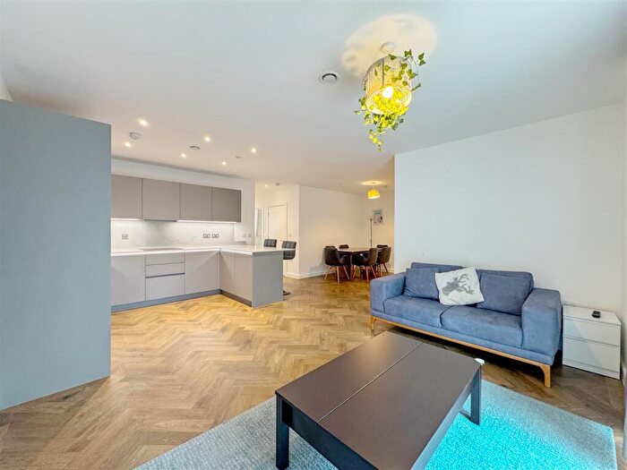 3 Bedroom Apartment To Rent In North West Quarter, Hodge House, NW6