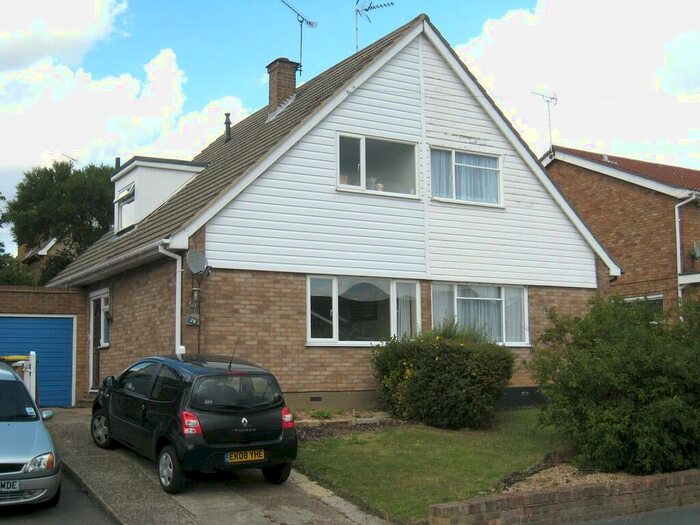 3 Bedroom Chalet To Rent In Russet Way, Hockley, SS5