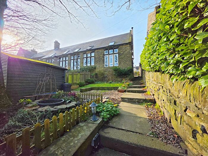 2 Bedroom End Terrace House For Sale In Green Moor Road, Wortley, Sheffield, S35