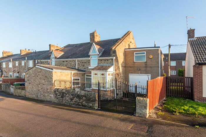 4 Bedroom End Of Terrace House For Sale In Emmaville, Ryton, NE40