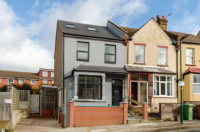 3 Bedroom Flat To Rent In Constance Road, Sutton, SM1