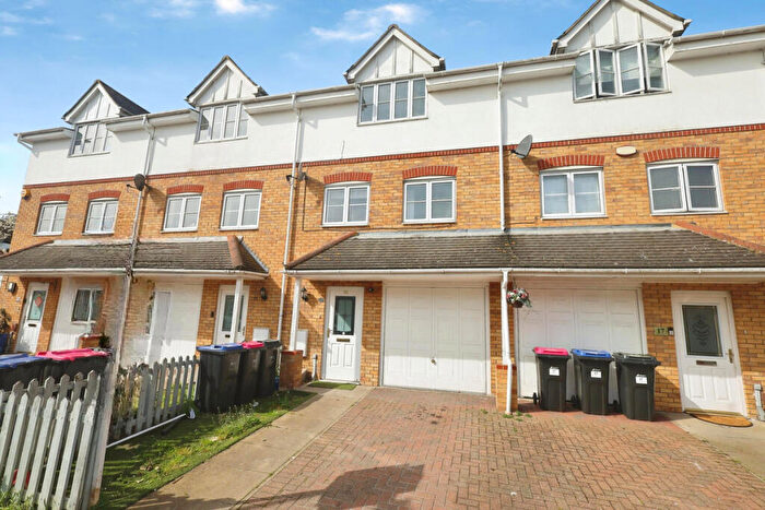 3 Bedroom Terraced House For Sale In Seaforth Grove, Southend-on-sea, SS2