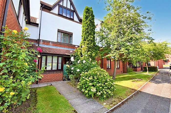 1 Bedroom Flat To Rent In Grovelands Close, Harrow, HA2