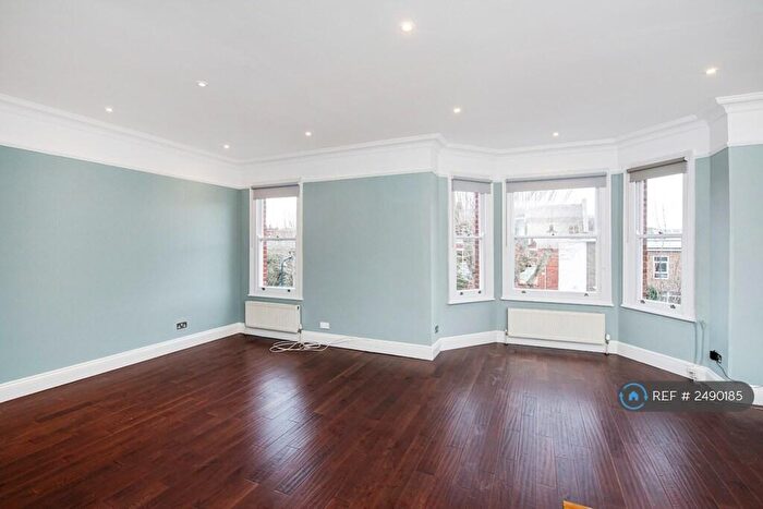 3 Bedroom Flat To Rent In Queens Park, London, NW6