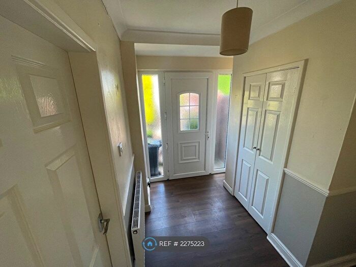 3 Bedroom Bungalow To Rent In Long Causeway, Barnsley, S71