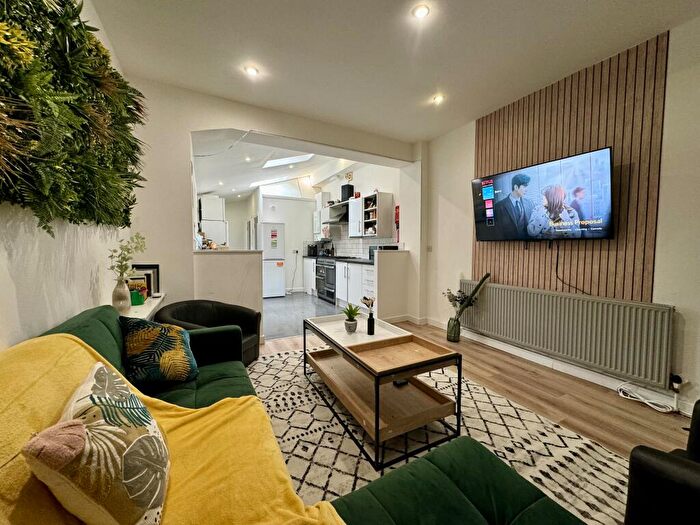 6 Bedroom House To Rent In Tiverton Road, Selly Oak, West Midlands, B29