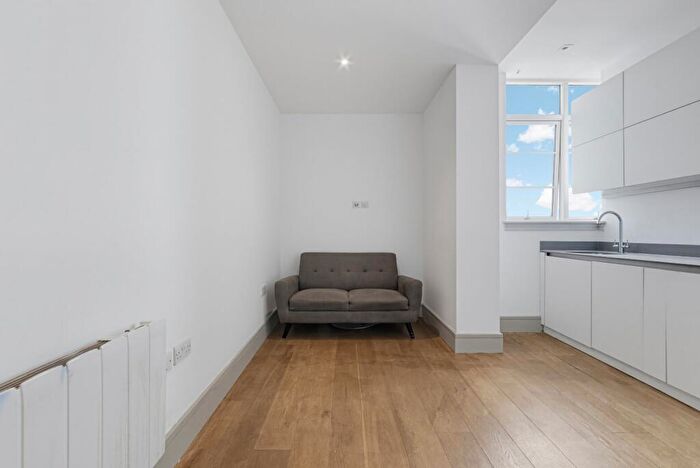Apartment To Rent In Philpot Street, London, E1