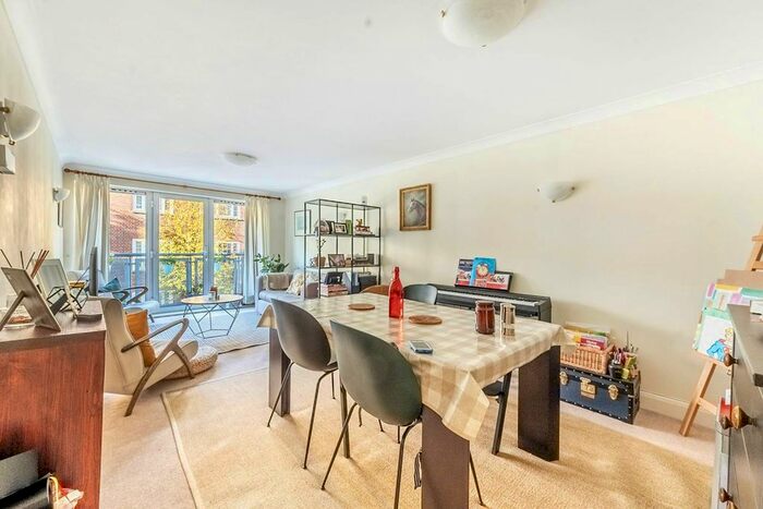 2 Bedroom Flat To Rent In Regency Street, Westminster, London, SW1P