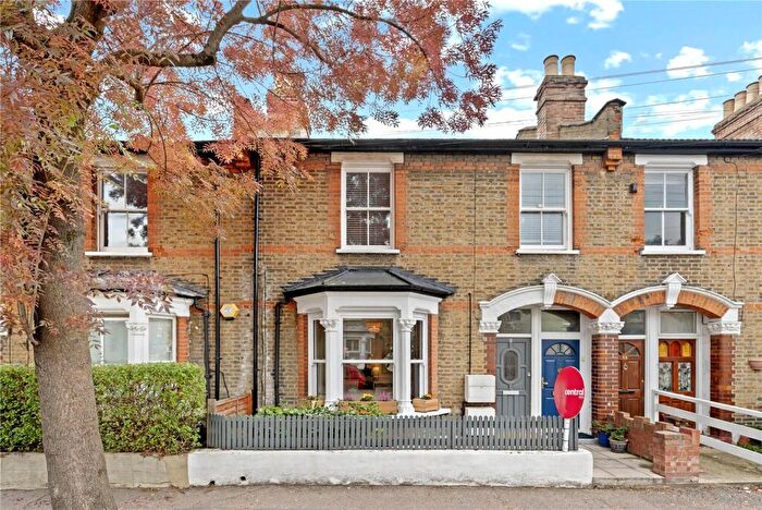 2 Bedroom Flat For Sale In Hove Avenue, Walthamstow, London, E17