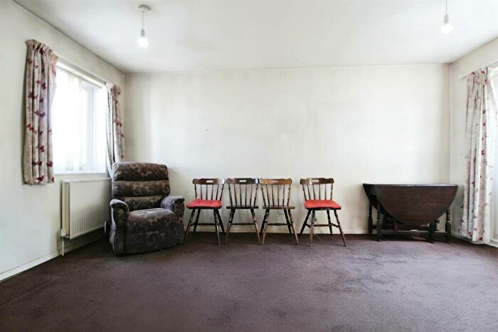 2 Bedroom Semi-Detached Bungalow For Sale In Goldsworthy Way, Slough, SL1