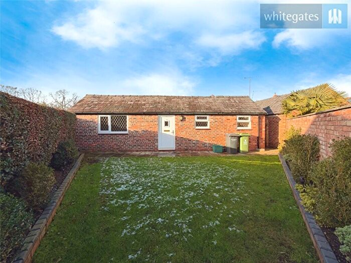2 Bedroom Detached House To Rent In Stonewalls, LL12