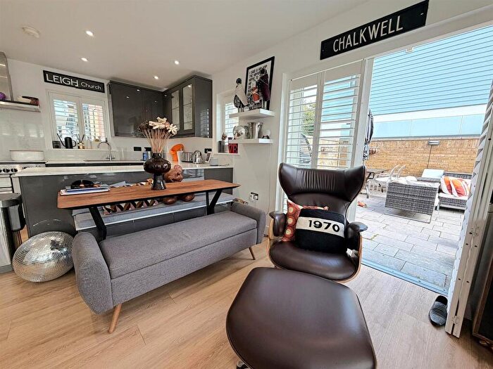 2 Bedroom Flat For Sale In Bell Sands, Leigh-On-Sea, SS9