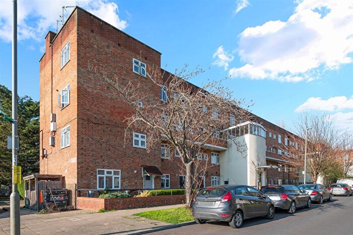 3 Bedroom Maisonette For Sale In Frensham Drive, Putney Vale, SW15