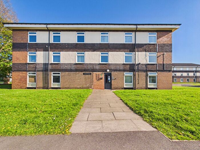 2 Bedroom Flat For Sale In Parklands, Castleford, WF10