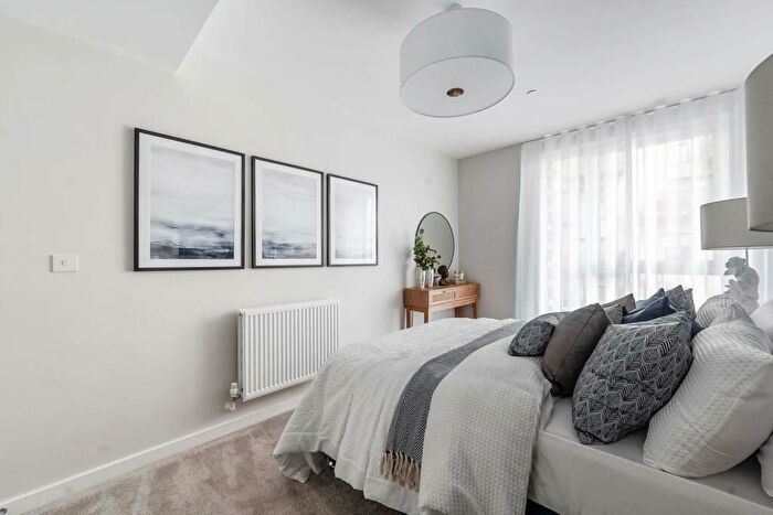 3 Bedroom Flat To Rent In Tern Apartments, Hendon Waterside, NW9