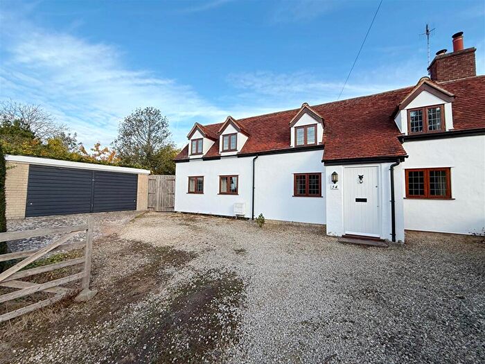 3 Bedroom Semi Detached House For Sale In Alderminster, Stratford Upon Avon, CV37