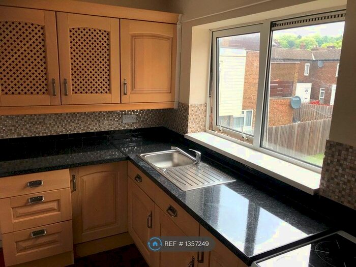3 Bedroom Flat To Rent In Luton, Luton, LU2