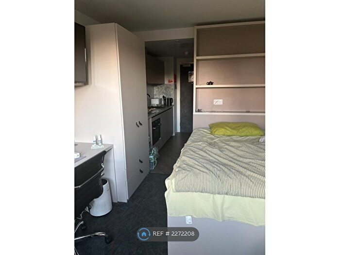 Studio To Rent In Pound Field Court, London, SE1