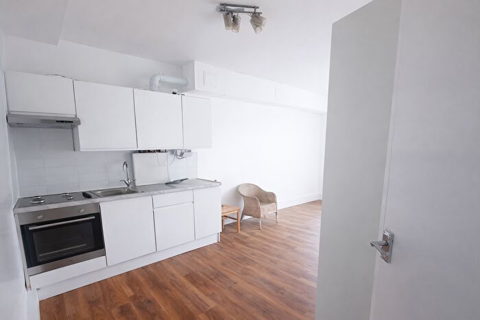 2 Bedroom Flat To Rent In Hornsey Road Holloway, Islington, N7