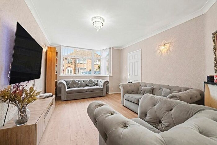 3 Bedroom Semi-Detached House For Sale In Staplehurst Avenue, Leicester, LE3