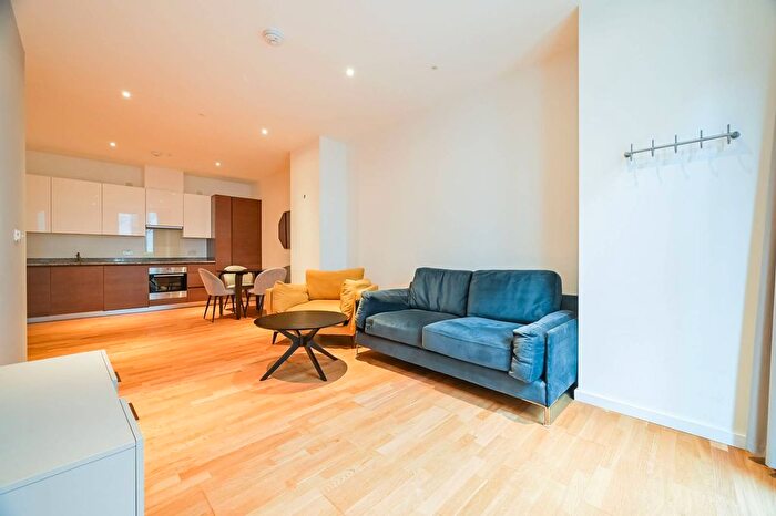 1 Bedroom Flat To Rent In Logan Close, Stratford, London, E20