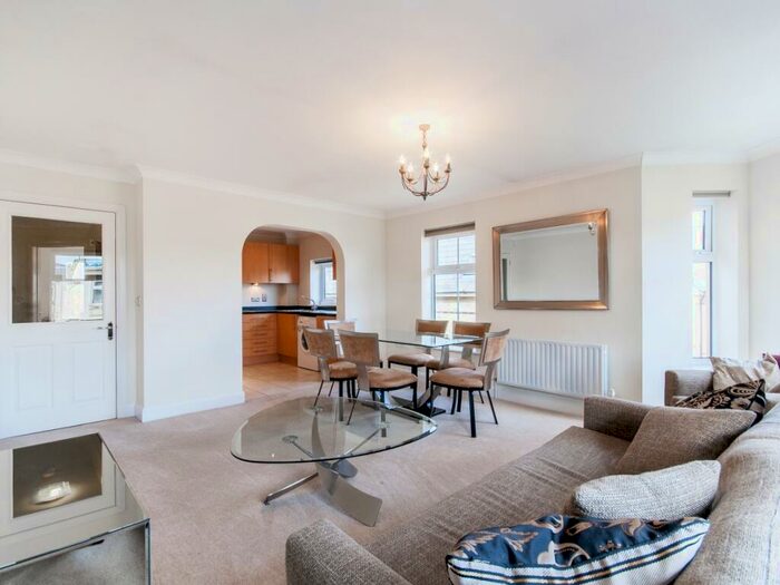 2 Bedroom Apartment To Rent In Cox's Ground, Oxford, OX2