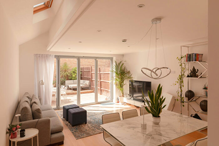 4 Bedroom Terraced House For Sale In Ansdell Road, Nunhead, London, SE15