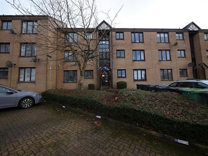 2 Bedroom Flat To Rent In Castle Court, Kirkintilloch, Glasgow, G66