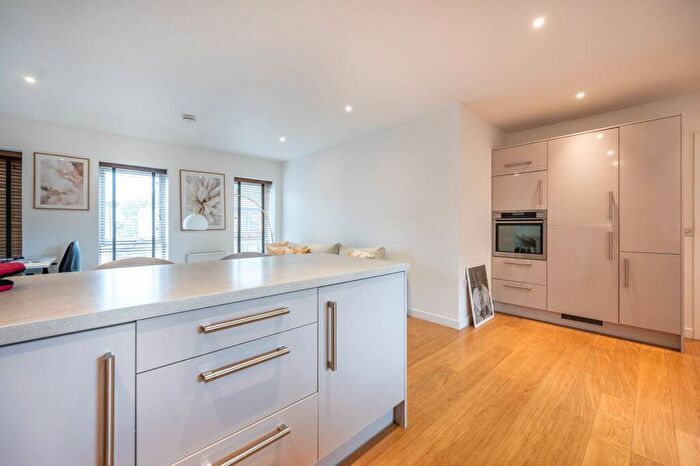 2 Bedroom Flat To Rent In High Road Leyton, Leyton, London, E10