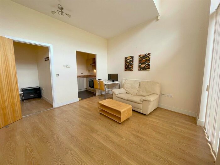 1 Bedroom Flat To Rent In Alfred Knight Way, Edgbaston, Birmingham, B15