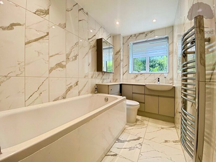 2 Bedroom Flat To Rent In Courtlands, Maidenhead, SL6