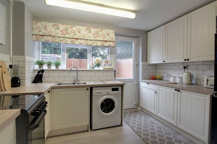 2 Bedroom Maisonette To Rent In Middlefield, Farnham, GU9