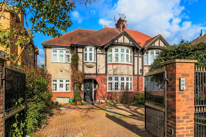 5 Bedroom Detached House To Rent In Dorset Road, London, SW19
