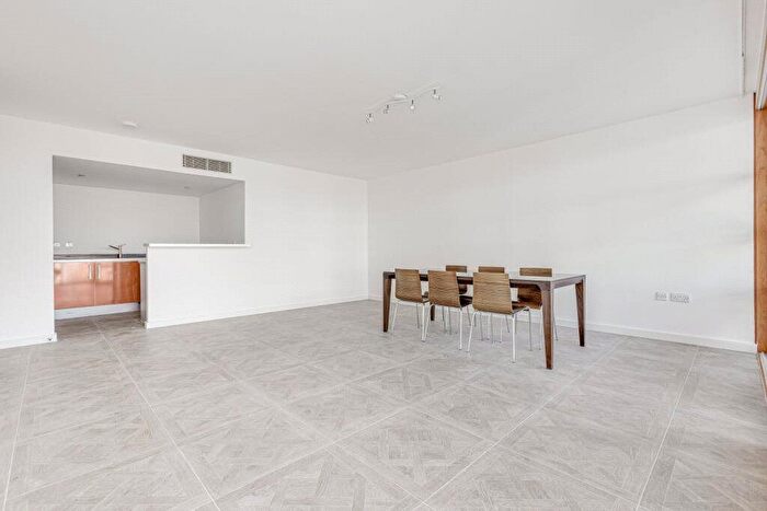 2 Bedroom Flat To Rent In Falcon Wharf, Lombard Road, London, SW11