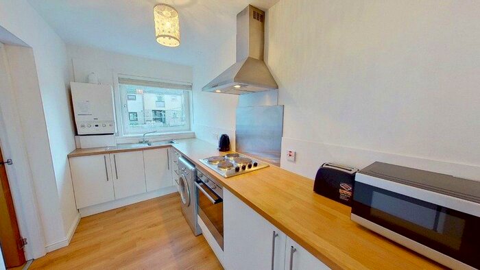2 Bedroom Flat To Rent In Laburnum Walk, City Centre, Aberdeen, AB16