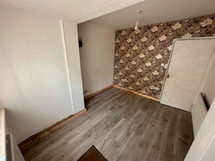 1 Bedroom Flat To Rent In Yeading Lane, Hayes, UB4