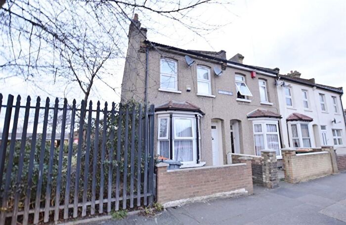 3 Bedroom End Terrace House To Rent In Southern Road, London, E13