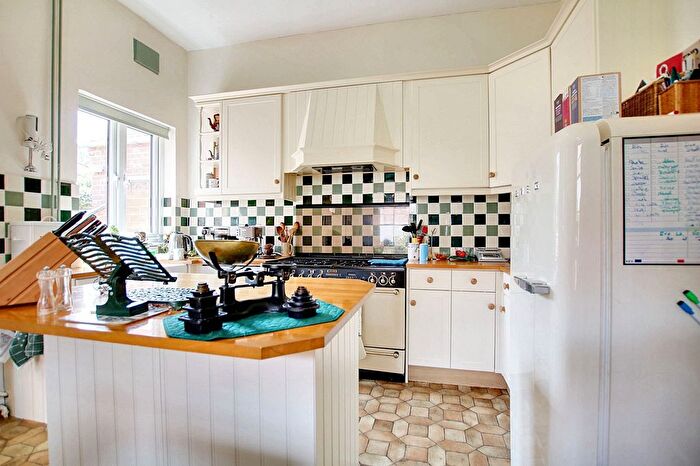 5 Bedroom Semi Detached House For Sale In Alexandra Road, Leicester, LE2