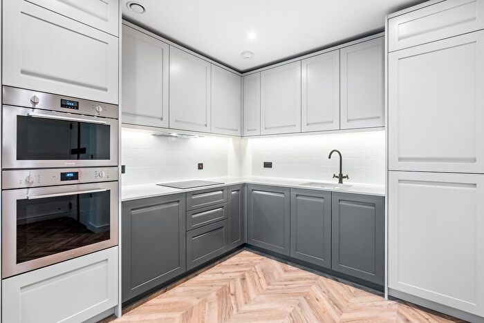 2 Bedroom Flat To Rent In Royal Exchange, London, KT1