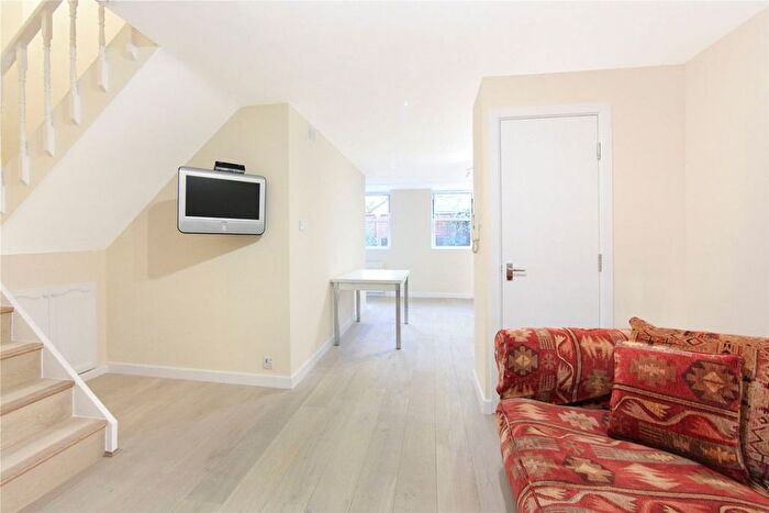 3 Bedroom Flat To Rent In Dartmouth Close, Notting Hill, W11
