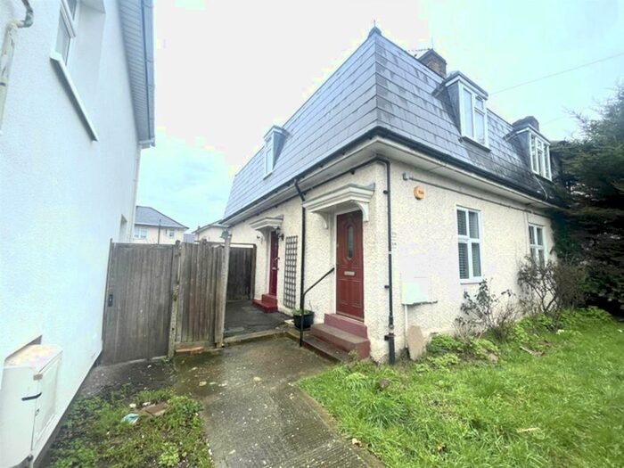 2 Bedroom Maisonette To Rent In Chittys Lane, Dagenham, RM8