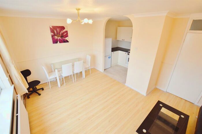 2 Bedroom Flat To Rent In Rowan Court, London, E13