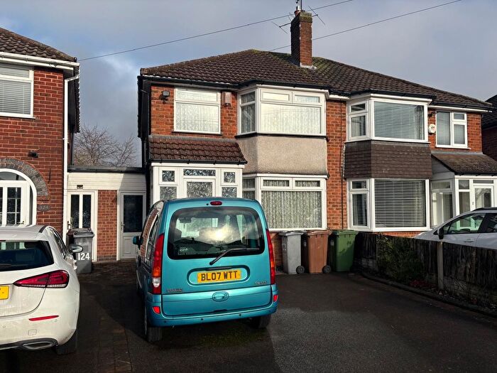 3 Bedroom Semi Detached House For Sale In Wyckham Road, Birmingham, B36