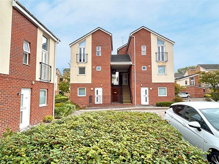 2 Bedroom Flat For Sale In Clog Mill Gardens, Selby, YO8
