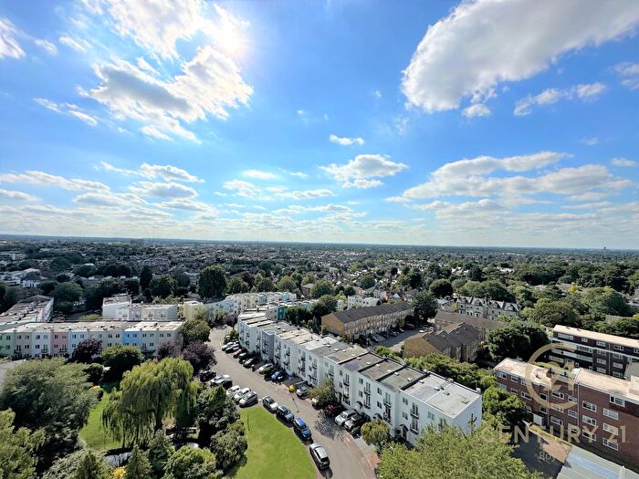 3 Bedroom Flat To Rent In Eaton Drive, Kingston Upon Thames, KT2