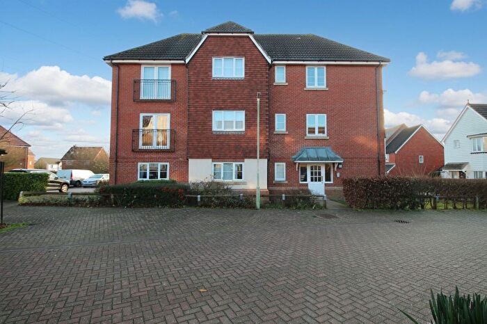 2 Bedroom Flat To Rent In Hedgers Way, Kingsnorth, TN23