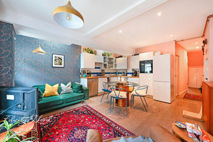 2 Bedroom Flat For Sale In Northlands Street, London, SE5