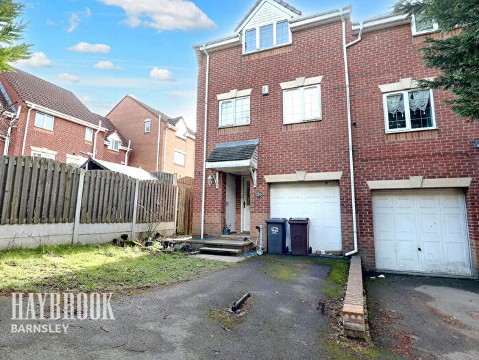 3 Bedroom Semi-Detached House For Sale In Harold Avenue, Lundwood, S71