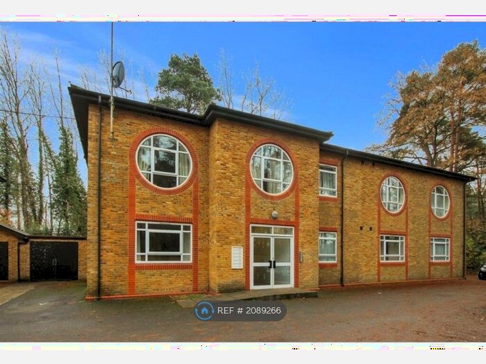 2 Bedroom Flat To Rent In Compton Place, Bordon, GU35